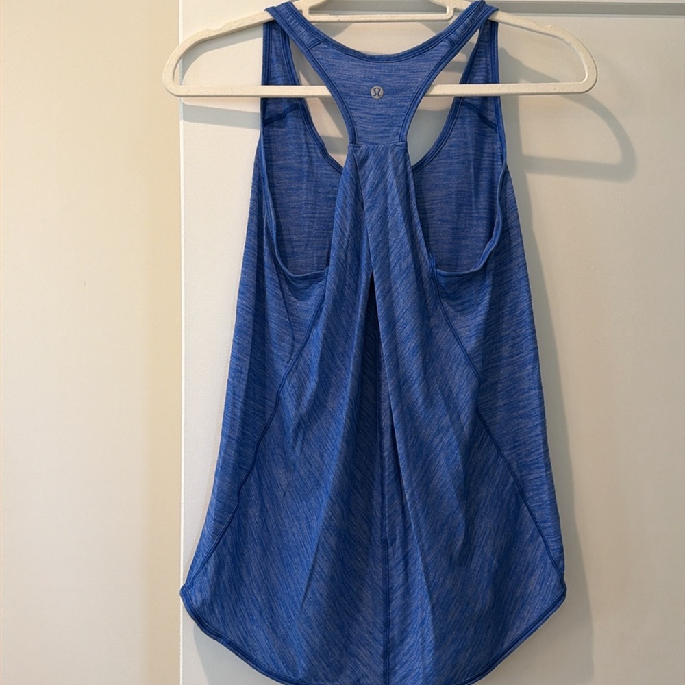 Workout top - Picture 2 of 3